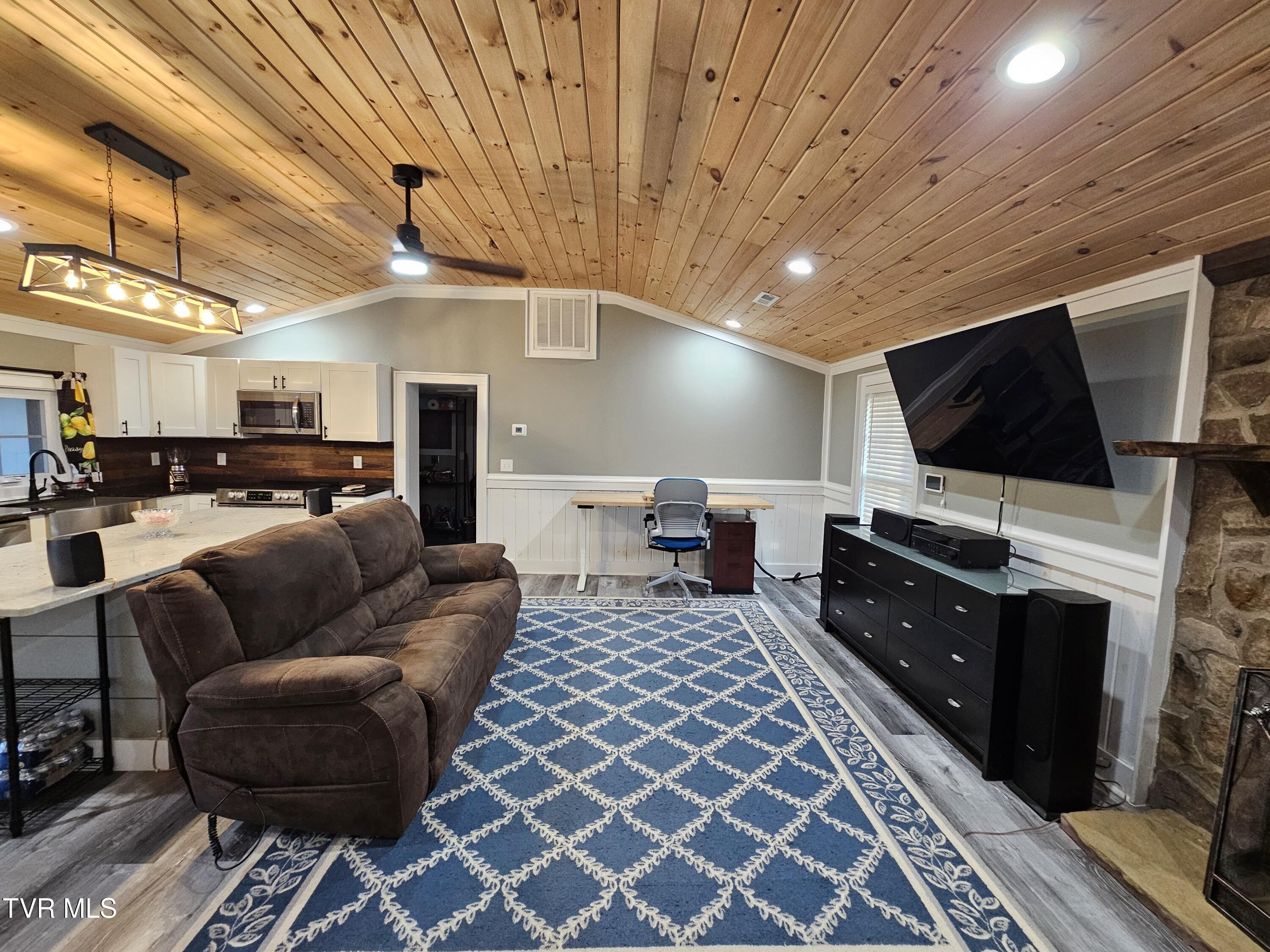 559 Robe Shull Road Mountain City, TN 37683 - Photo 5 of 28 Updated LR 3