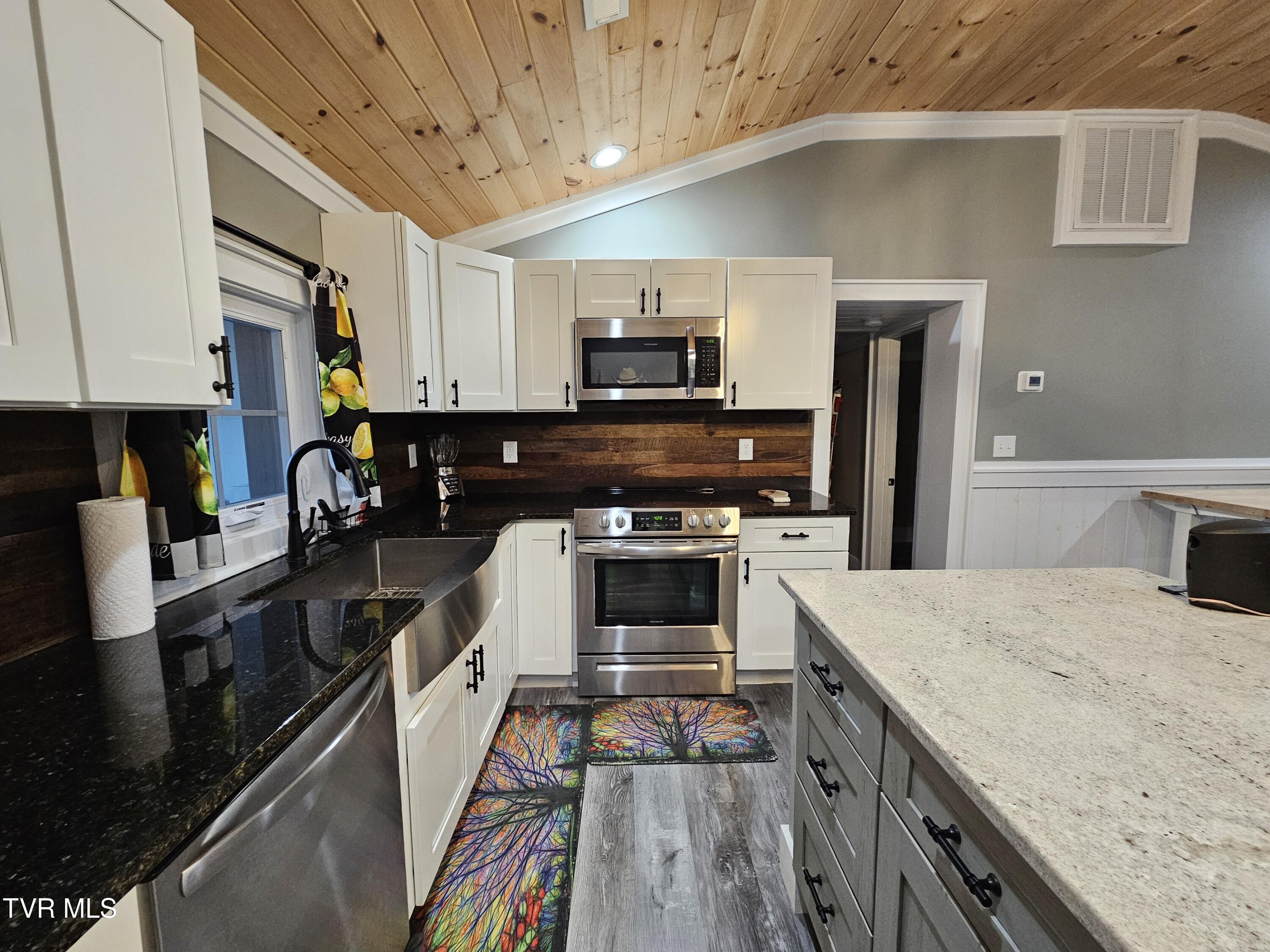 559 Robe Shull Road Mountain City, TN 37683 - Photo 7 of 28 Updated Kitchen 2