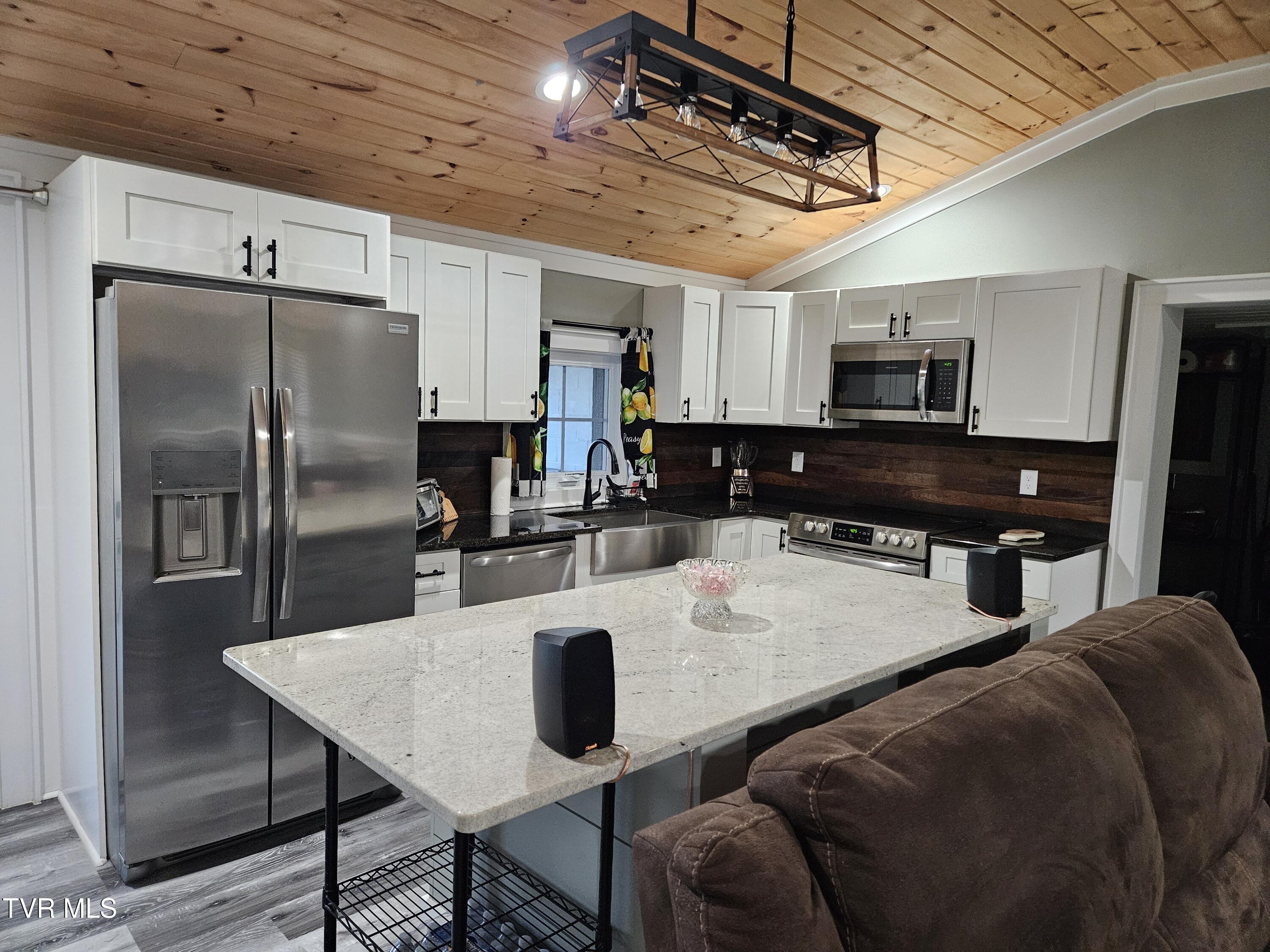 559 Robe Shull Road Mountain City, TN 37683 - Photo 9 of 28 Updated Kitchen 4