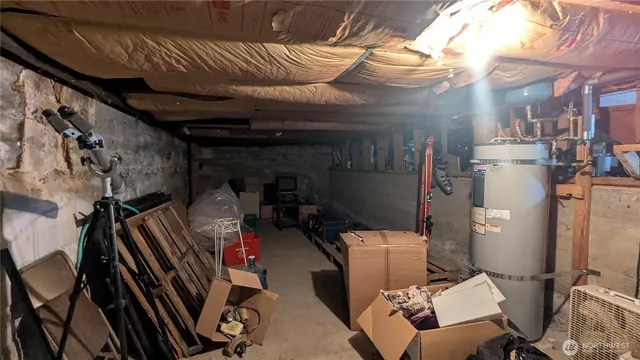 a picture of a picture of a room