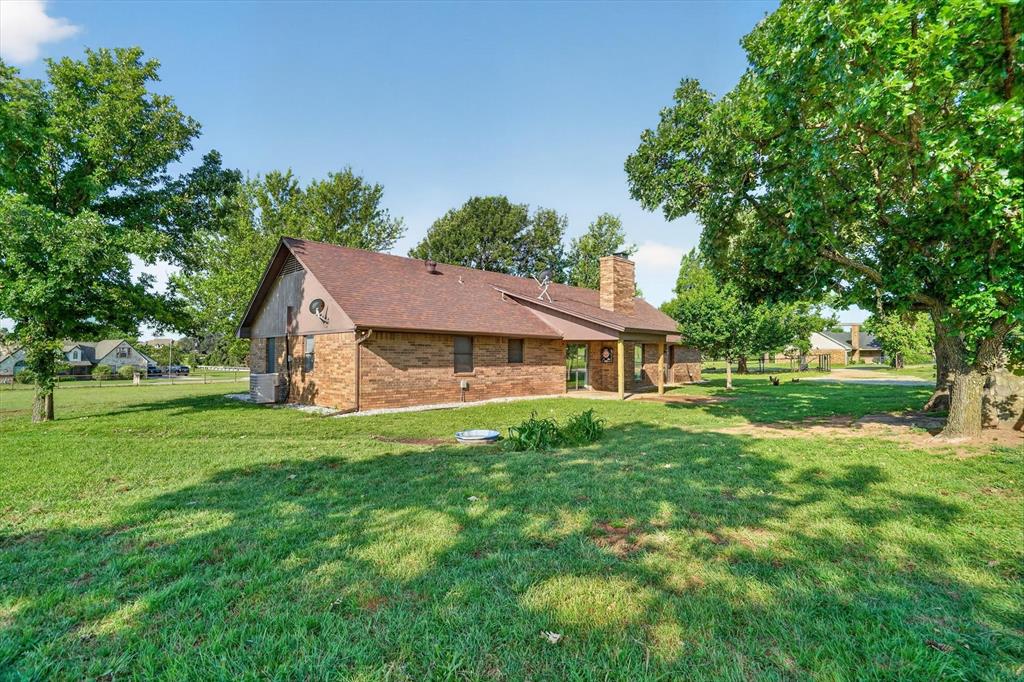 100 Green Meadows Circle Springtown, TX 76082 - Photo 8 of 40