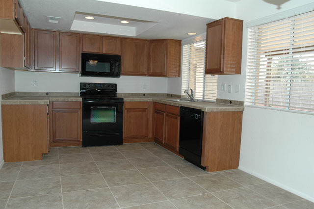 1817 West Utopia Road Phoenix, AZ 85027 - Photo 2 of 12 Kitchen