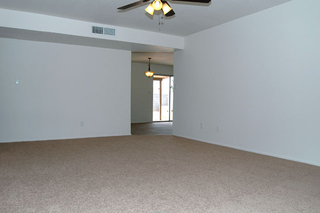 1817 West Utopia Road Phoenix, AZ 85027 - Photo 5 of 12 Living Room