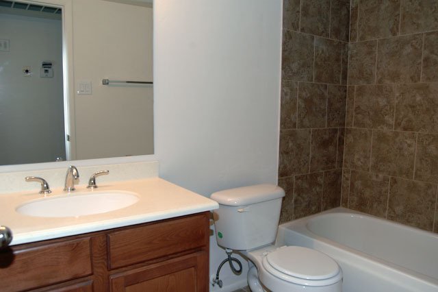 1817 West Utopia Road Phoenix, AZ 85027 - Photo 9 of 12 Guest Bathroom