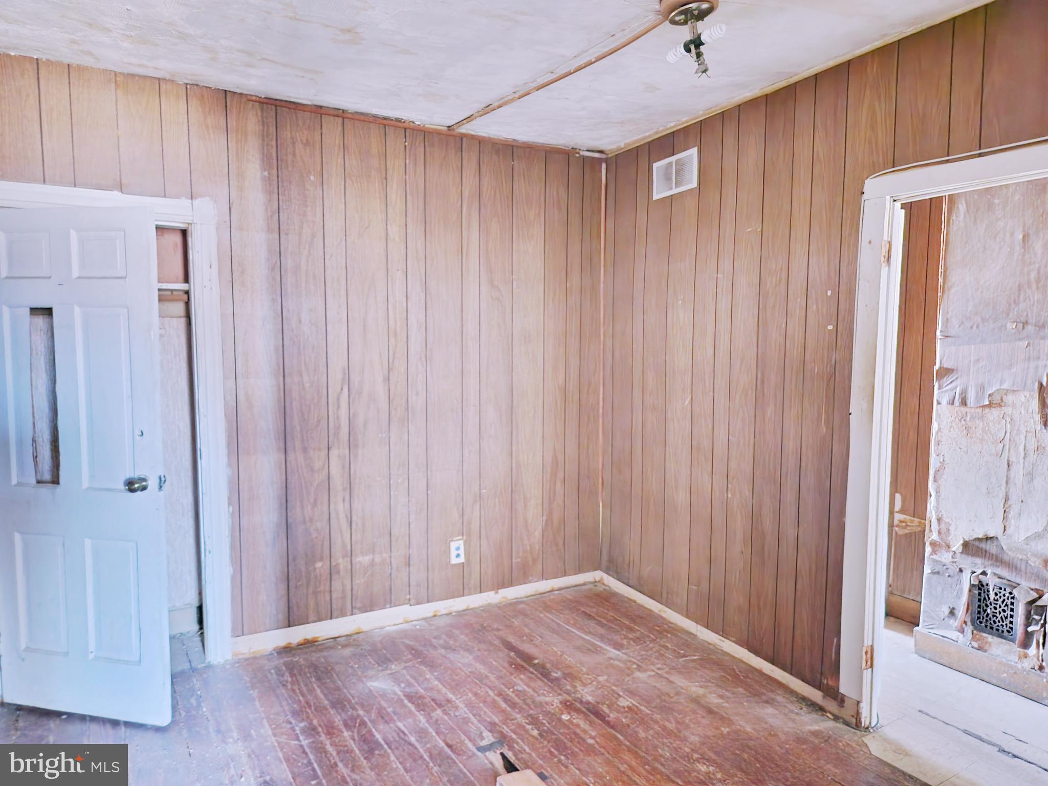 1623 Rutland Avenue Baltimore, MD 21213 - Photo 12 of 19 2nd Bedroom