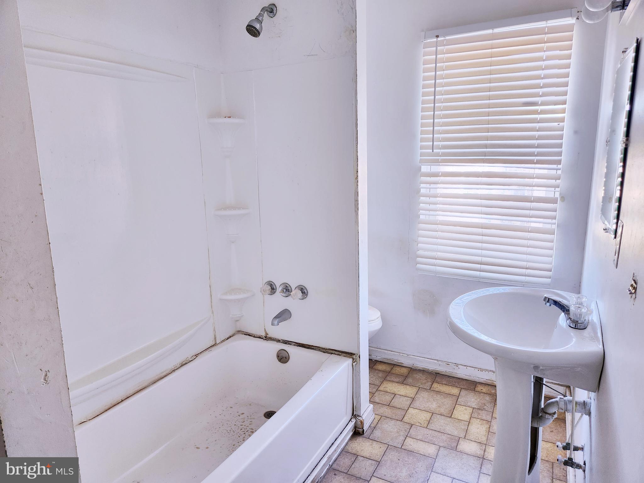 1623 Rutland Avenue Baltimore, MD 21213 - Photo 15 of 19 Bathroom