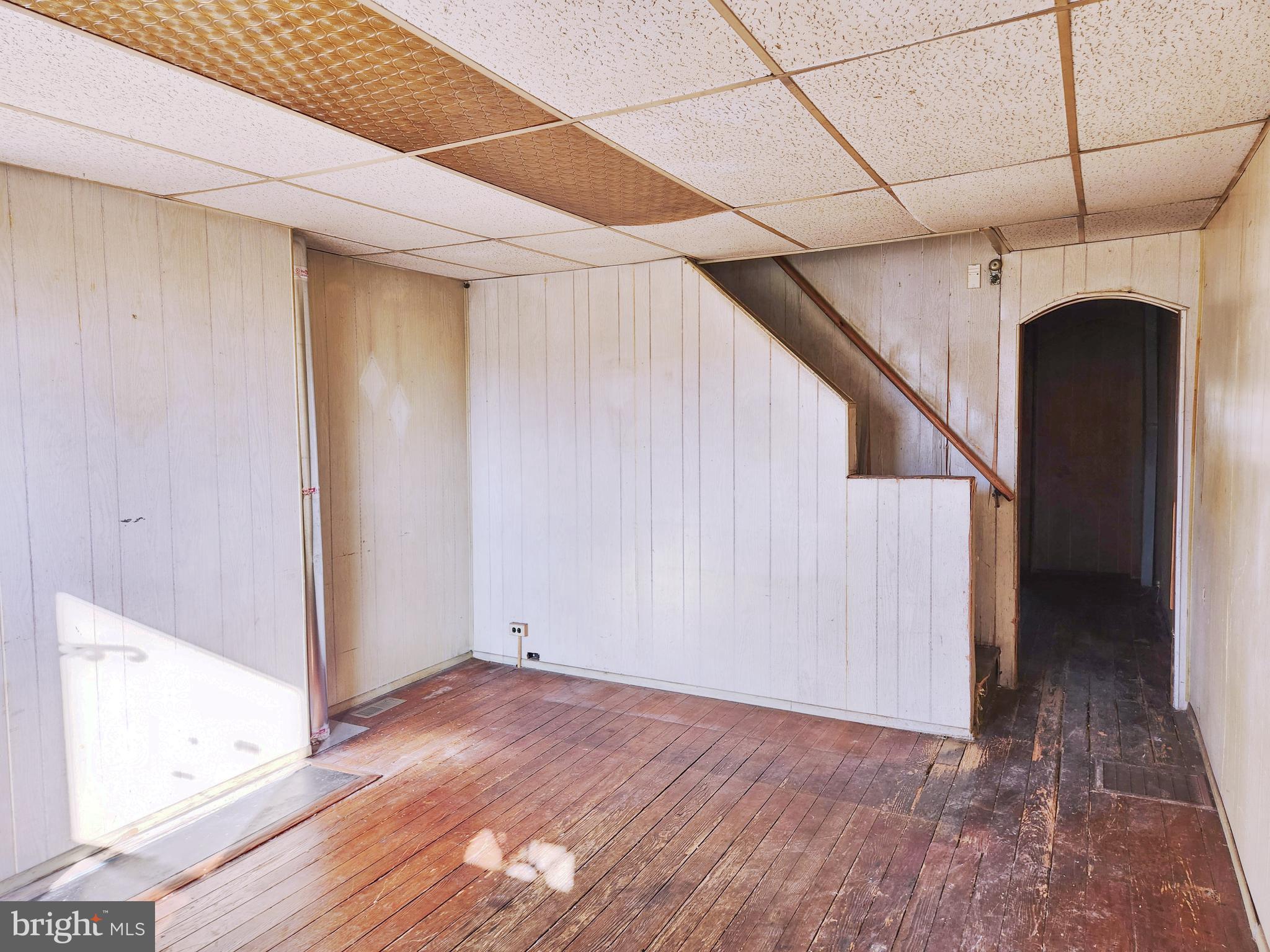 1623 Rutland Avenue Baltimore, MD 21213 - Photo 5 of 19 Living Room