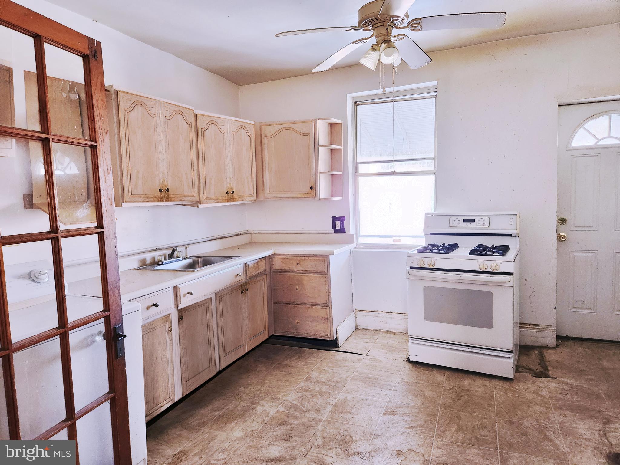 1623 Rutland Avenue Baltimore, MD 21213 - Photo 8 of 19 Kitchen