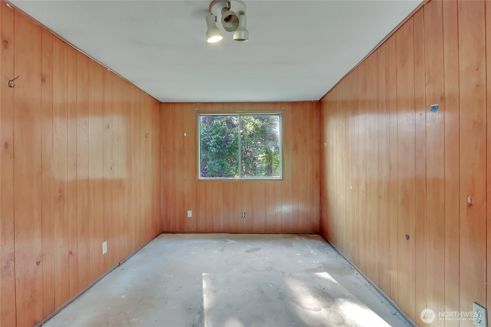514 Higgins Greig Road South Roy, WA 98580 - Photo 9 of 19 an empty room with windows
