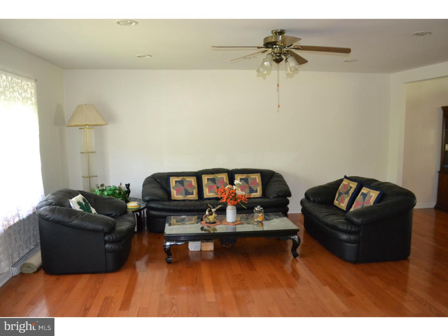 1840 Old Welsh Road Abington, PA 19001 - Photo 3 of 18 Living Room