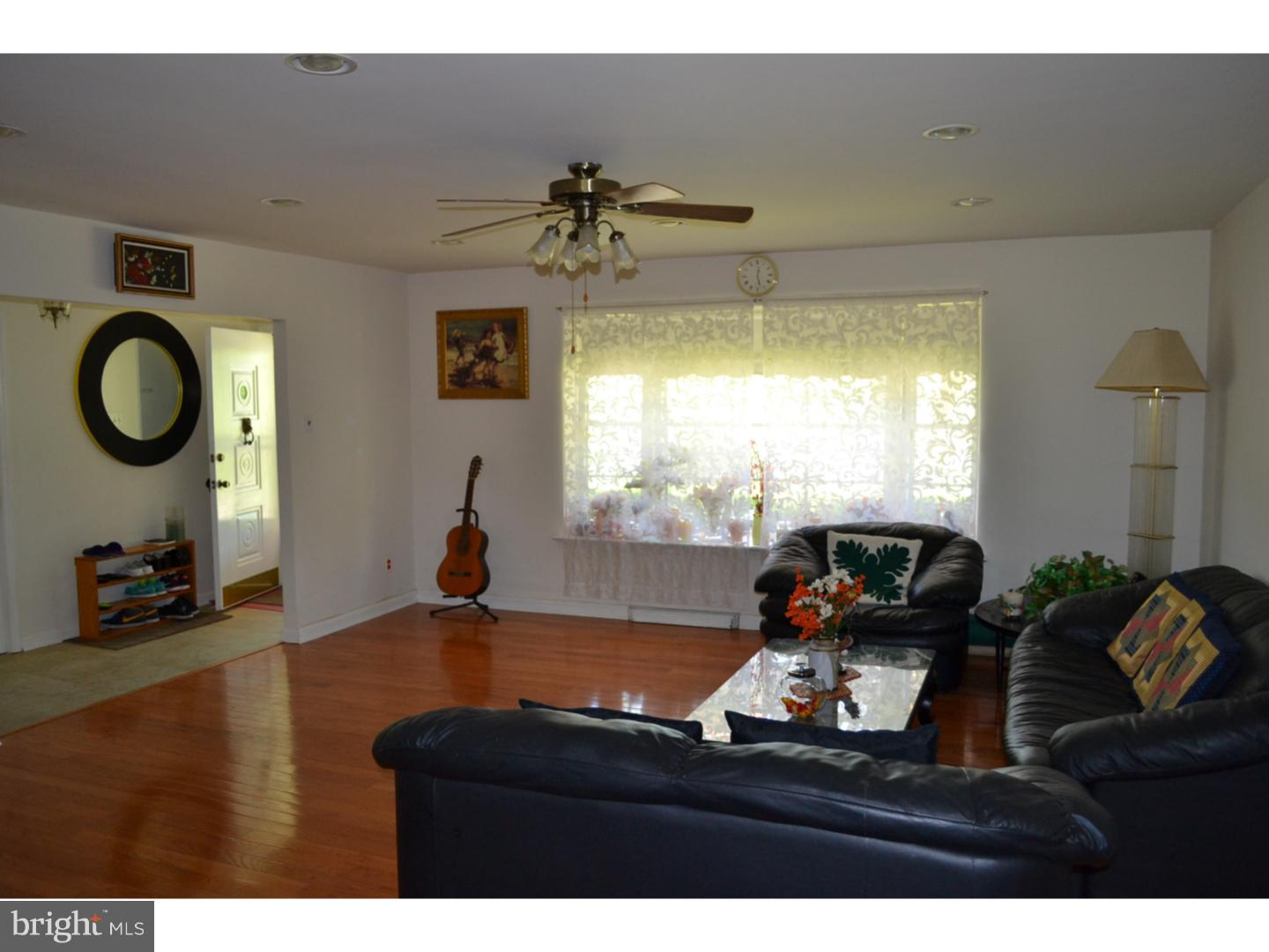 1840 Old Welsh Road Abington, PA 19001 - Photo 4 of 18 Living Room