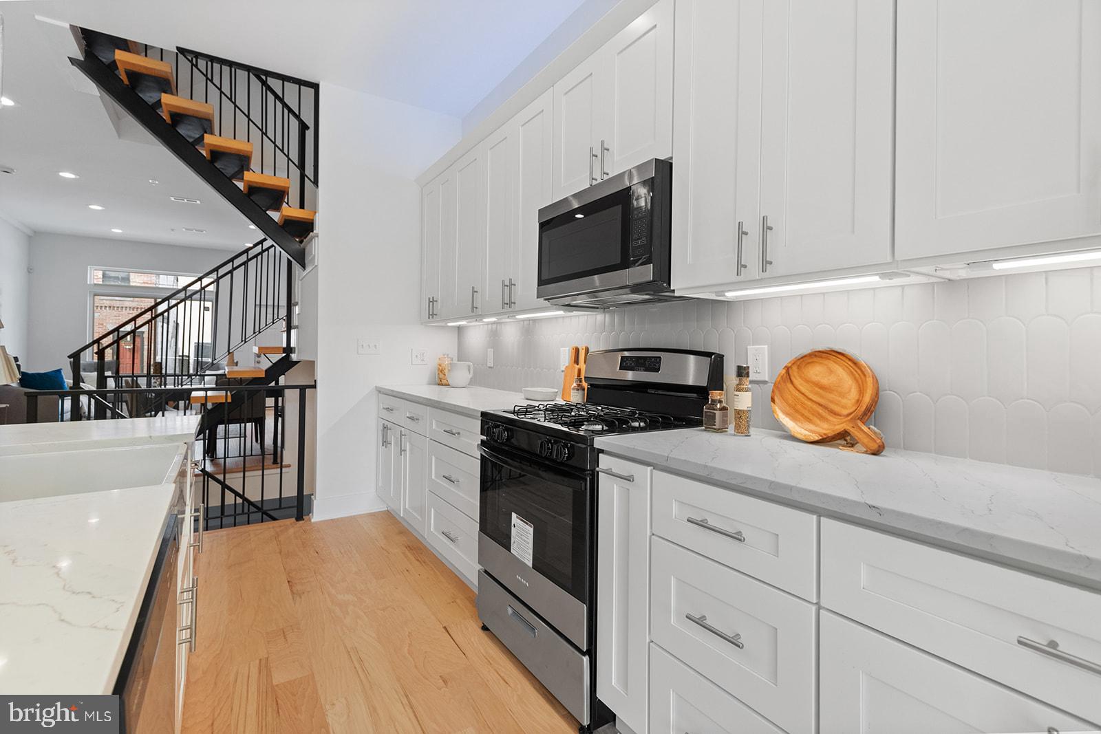 1113 South 23rd Street Philadelphia, PA 19146 - Photo 12 of 40 Tile splashback