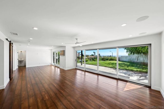 a view of entryway and kitchen