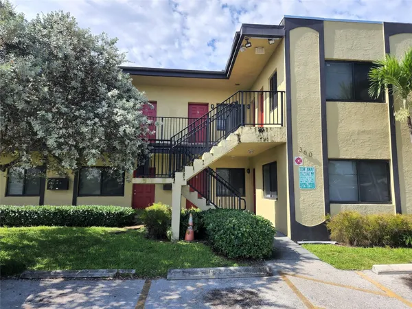 $1,900 | 360 Northwest 8th Street, Unit 8, Pompano Beach, FL 33060