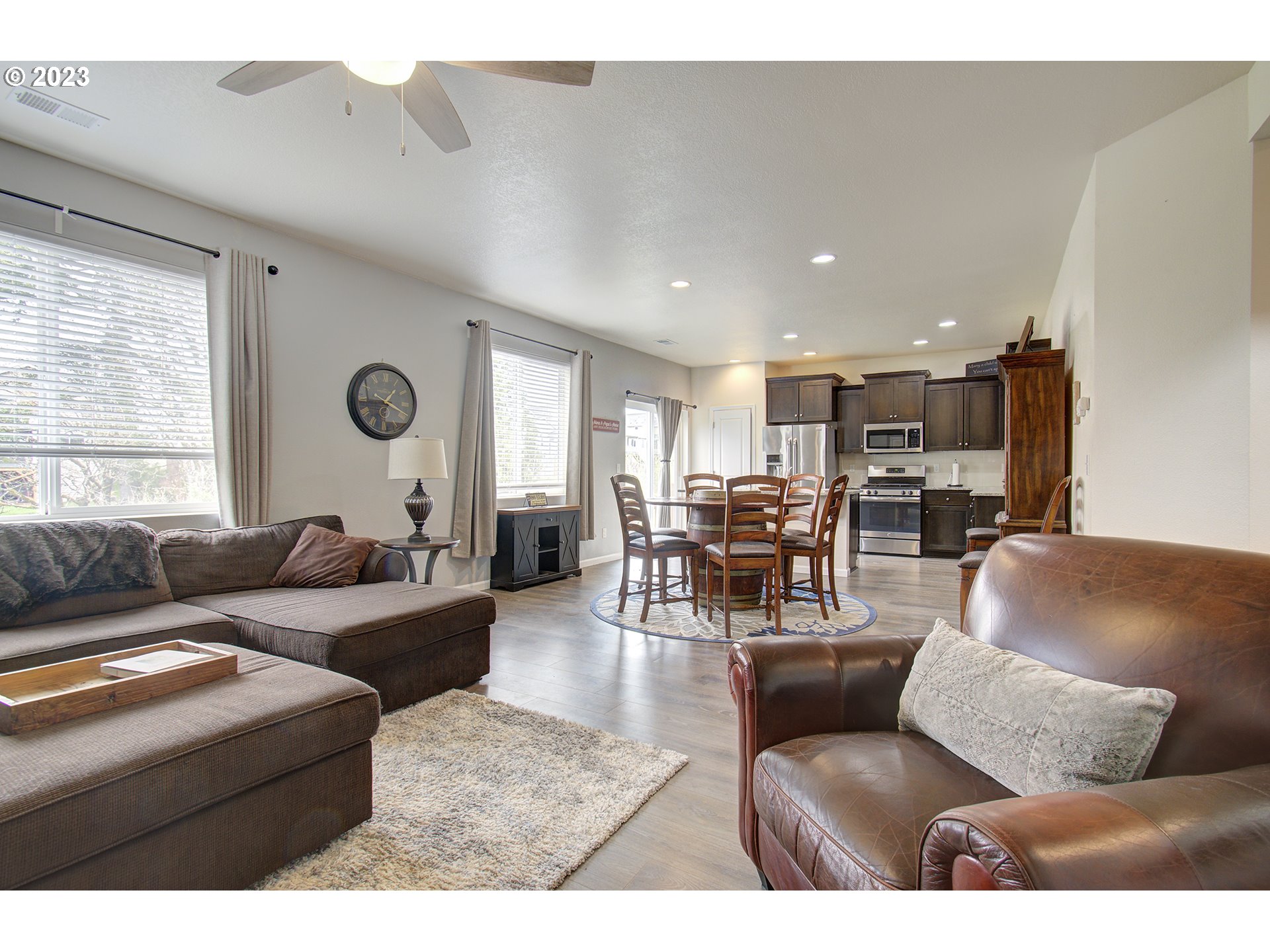 2726 South Red Tail Loop Ridgefield, WA 98642 - Photo 6 of 39 a living room with furniture and kitchen view