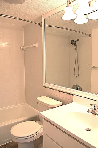 $139,900 | 4387 Wilshire Boulevard, Unit 307, Mound, MN 55364