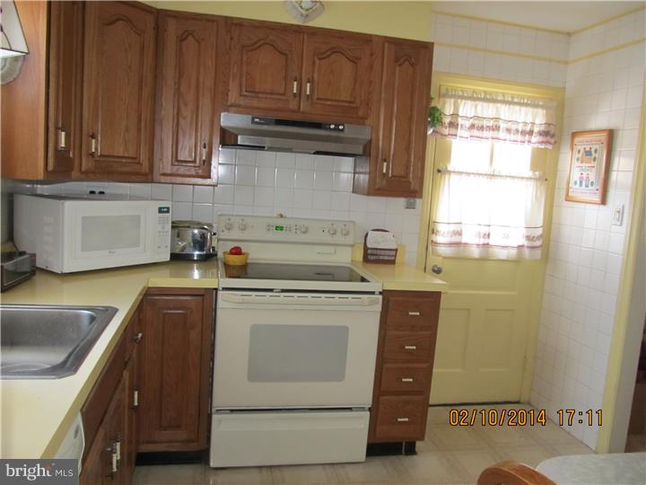 529 Broadview Road Upper Darby, PA 19082 - Photo 11 of 19 Kitchen