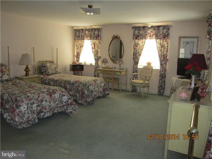529 Broadview Road Upper Darby, PA 19082 - Photo 13 of 19 Master Bedroom