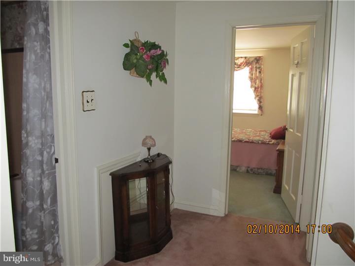 529 Broadview Road Upper Darby, PA 19082 - Photo 17 of 19 Hallway