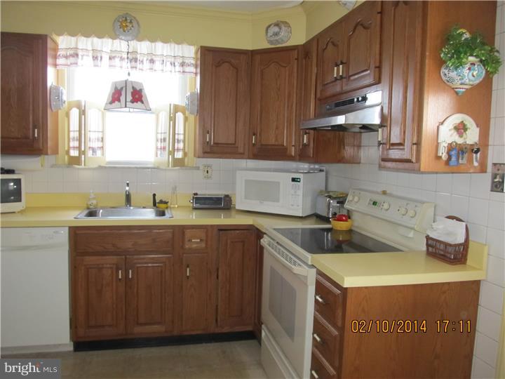 529 Broadview Road Upper Darby, PA 19082 - Photo 10 of 19 Kitchen