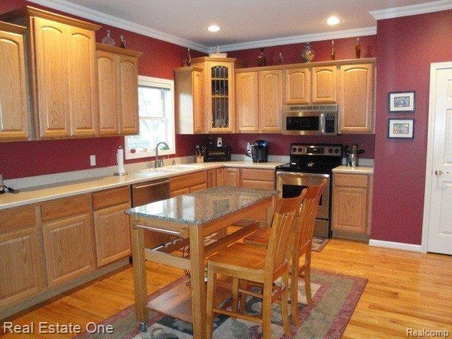 1600 Harvard Road Berkley, MI 48072 - Photo 6 of 22 Gorgeous kitchen