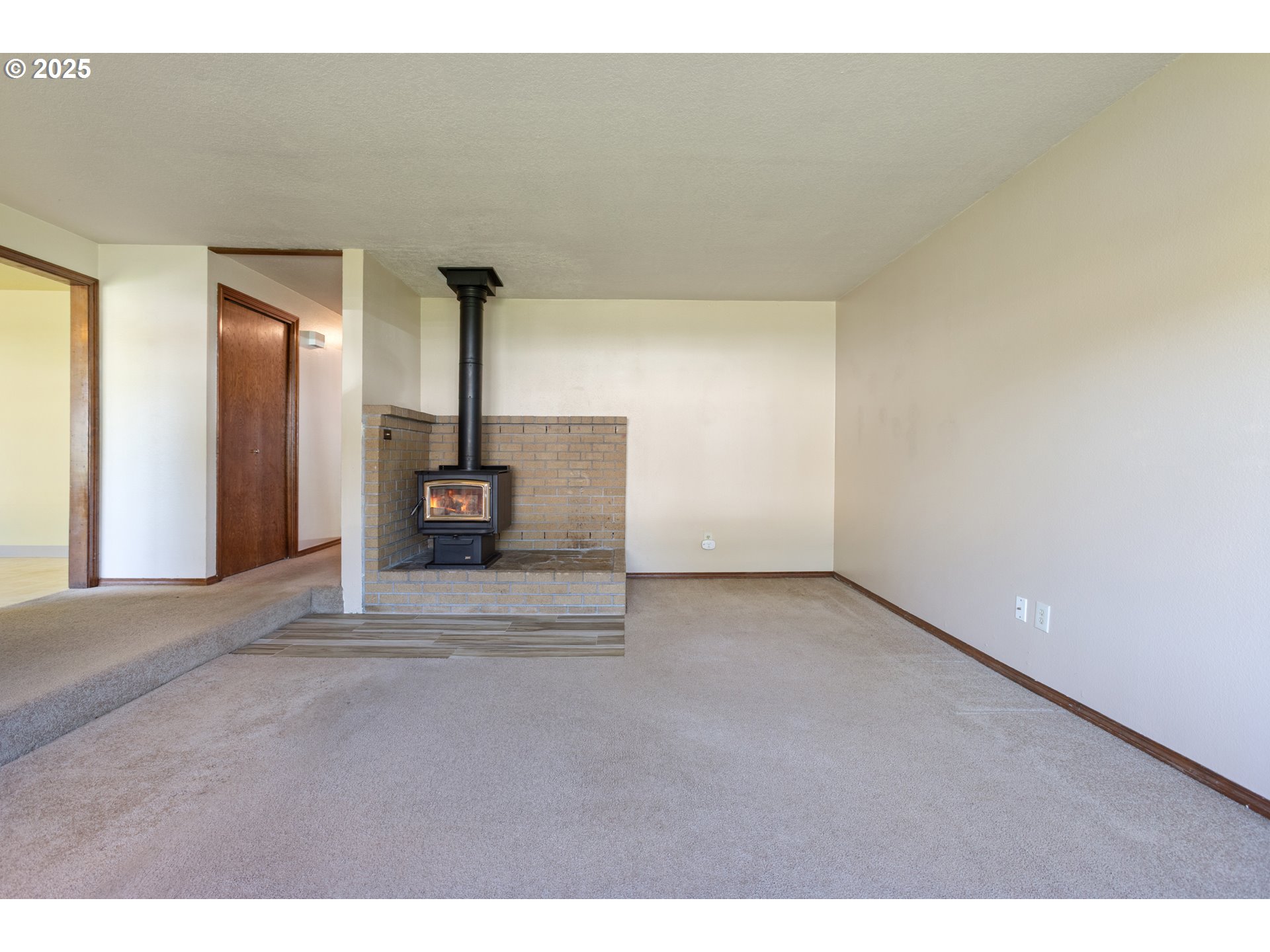 1660 Southwest 4th Street Gresham, OR 97080 - Photo 4 of 22