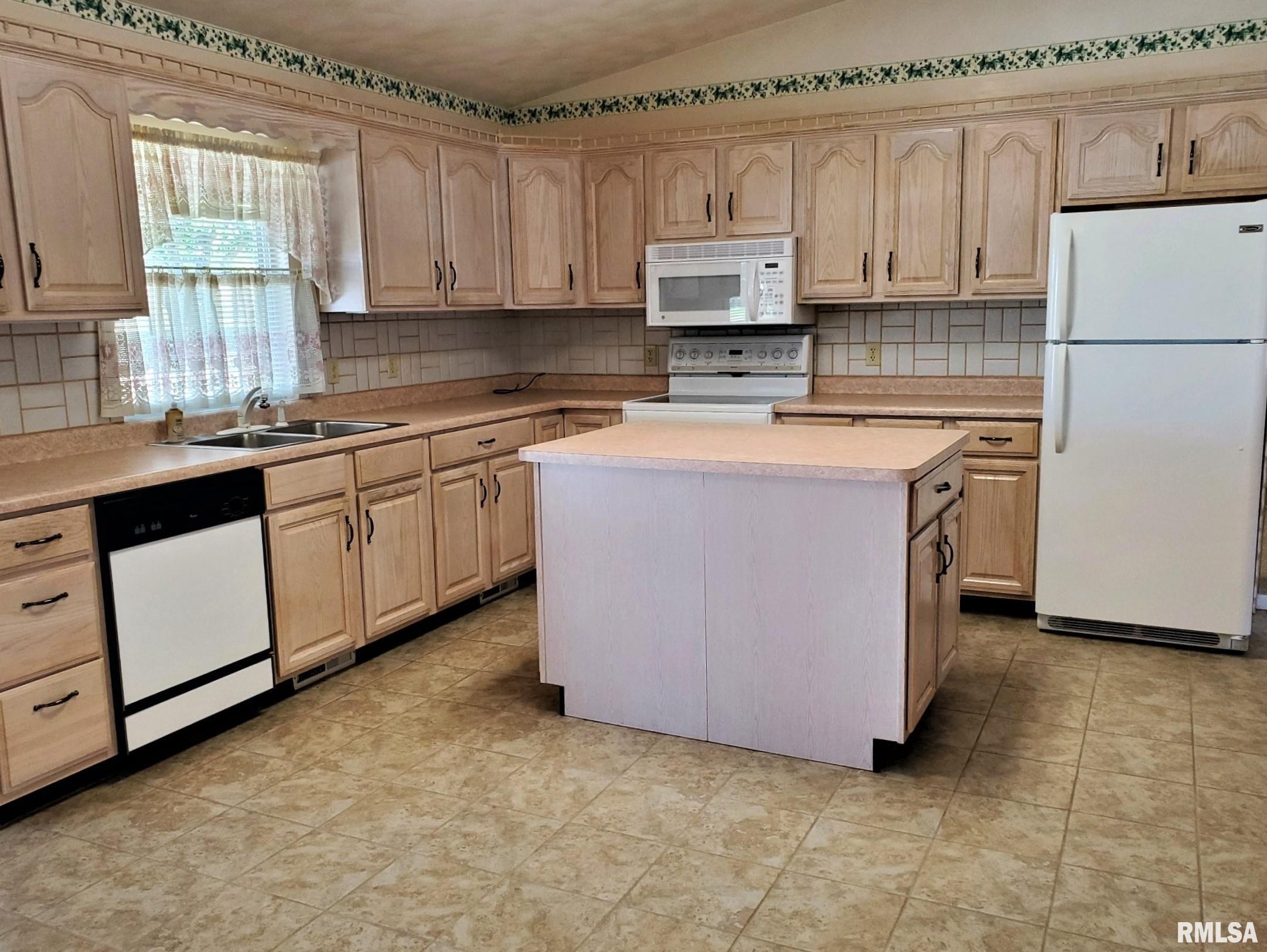29870 East Manito Road Manito, IL 61546 - Photo 13 of 29 Gallery Image 13