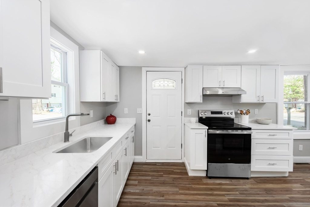 43 Riverside Drive North Reading, MA 01864 - Photo 4 of 21