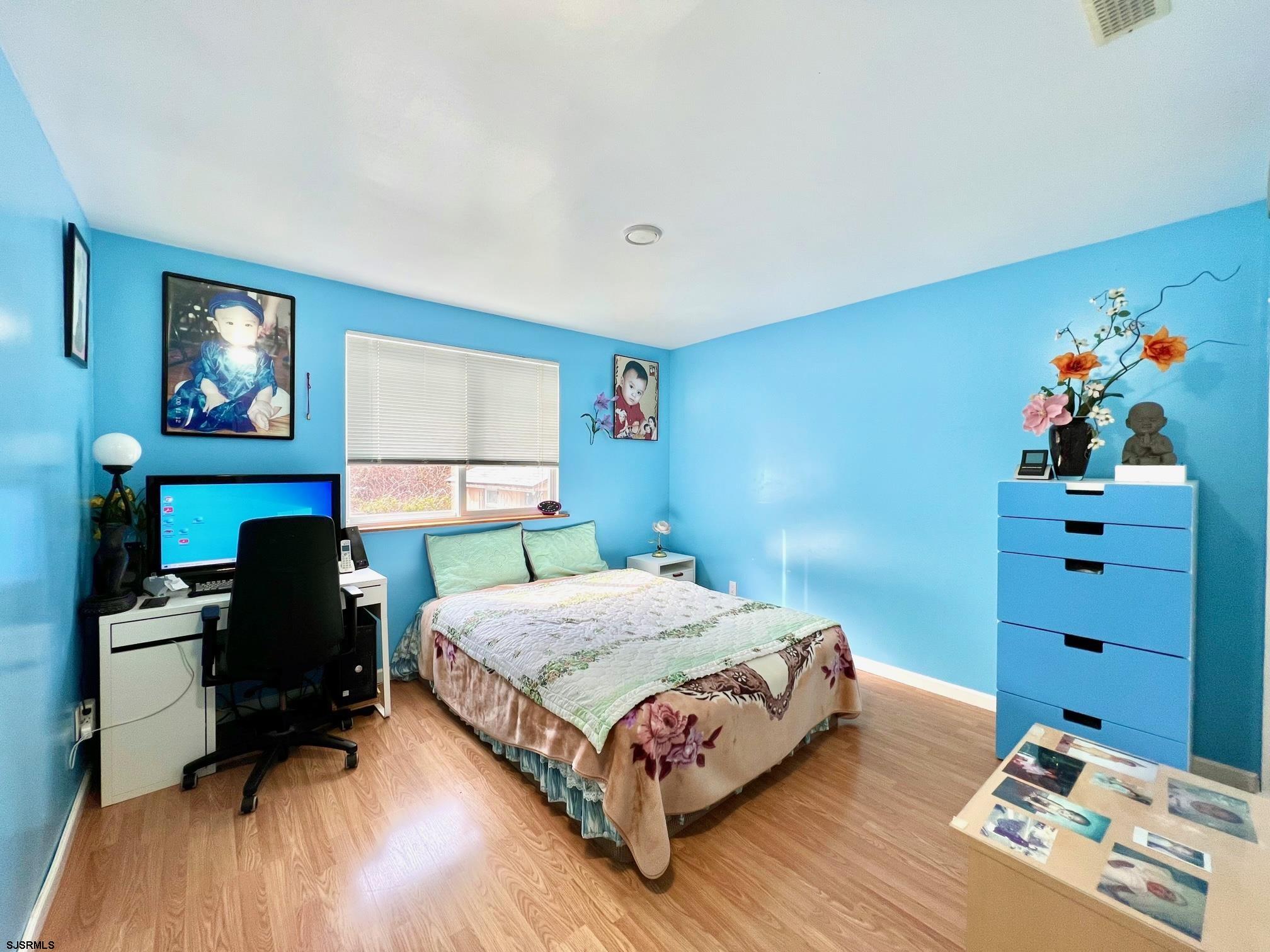 19 Walnut Lane Clementon, NJ 08021 - Photo 15 of 24 a bedroom with a bed and a window