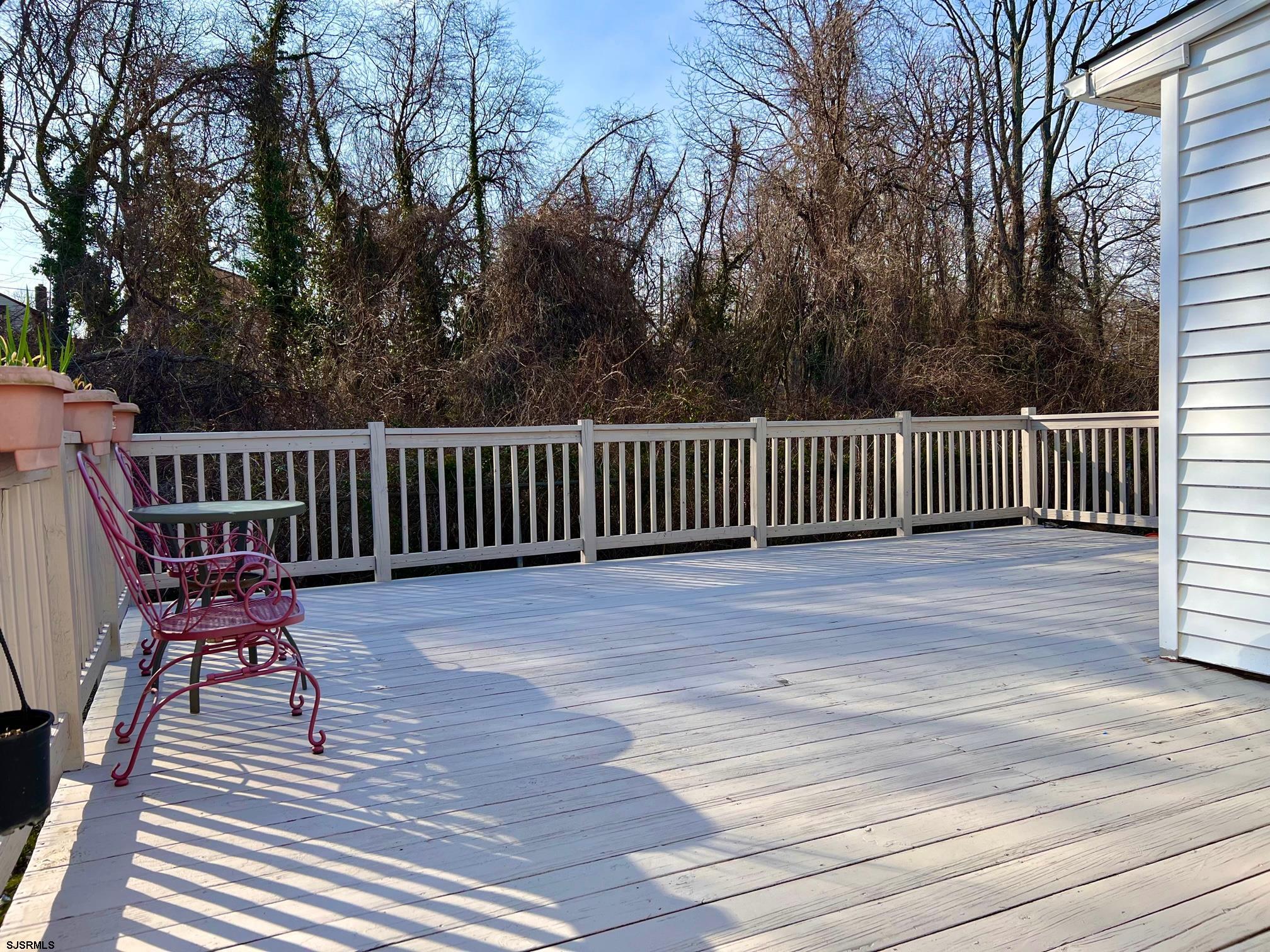 19 Walnut Lane Clementon, NJ 08021 - Photo 23 of 24 a view of a chair and wooden floor
