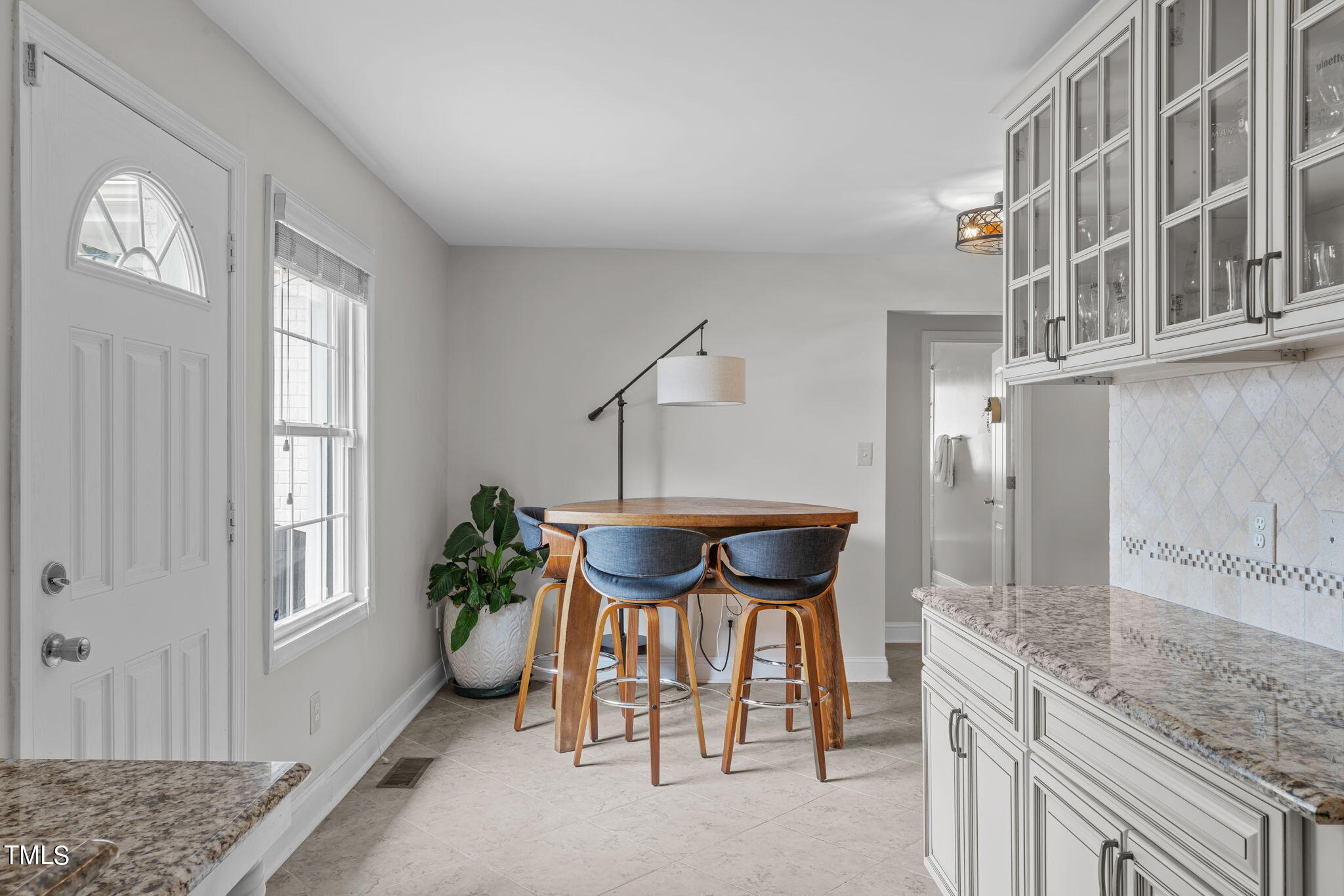 515 Freeman Street Raleigh, NC 27601 - Photo 20 of 44 a dining room with furniture and window