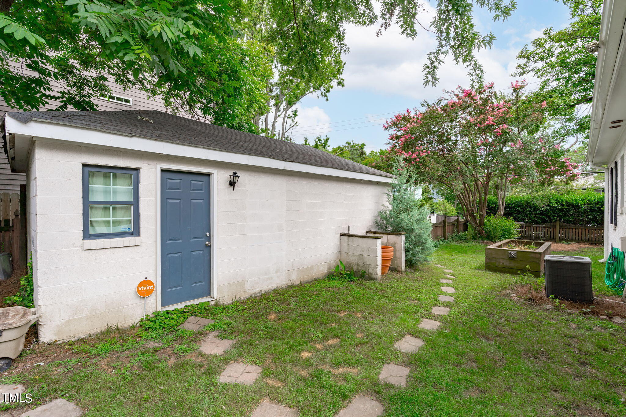 515 Freeman Street Raleigh, NC 27601 - Photo 33 of 44 a view of a backyard with table and chairs and a tree