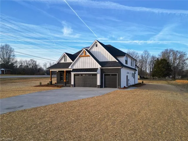 $625,000 | 117 Hanes Lane, Lexington, NC 27295