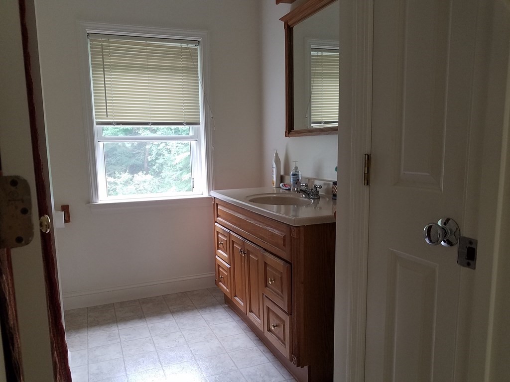 47 Middle Road Amesbury, MA 01913 - Photo 11 of 31