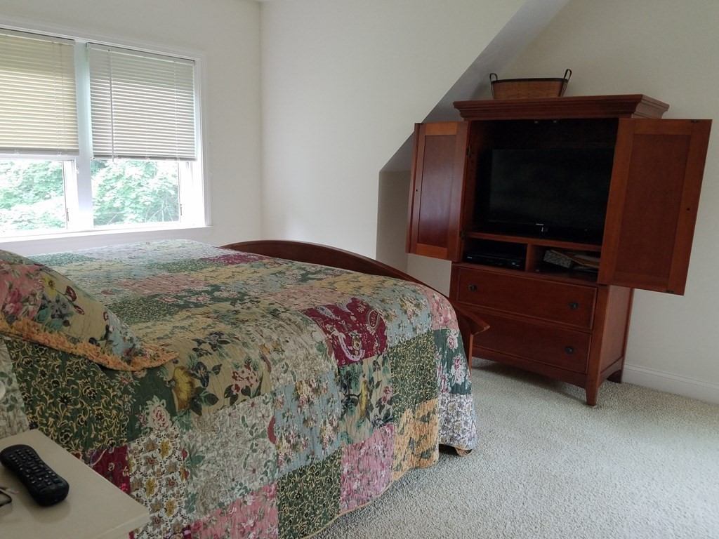 47 Middle Road Amesbury, MA 01913 - Photo 13 of 31