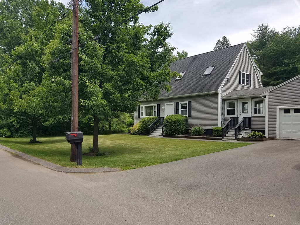 47 Middle Road Amesbury, MA 01913 - Photo 2 of 31