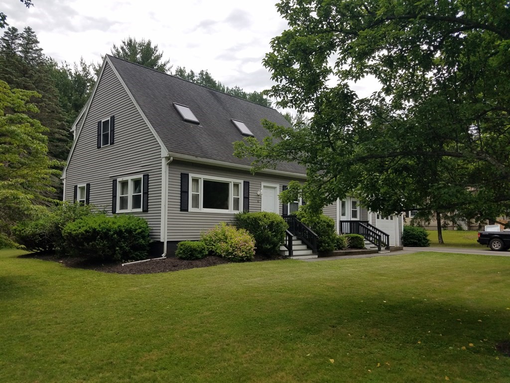 47 Middle Road Amesbury, MA 01913 - Photo 3 of 31