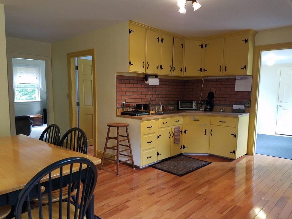 47 Middle Road Amesbury, MA 01913 - Photo 4 of 31