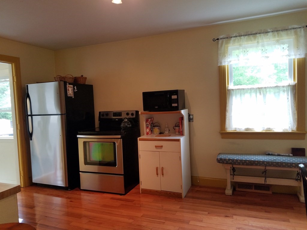 47 Middle Road Amesbury, MA 01913 - Photo 5 of 31