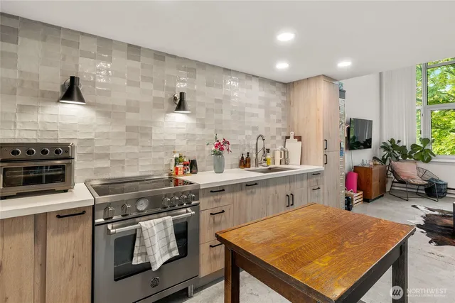 $348,000 | 1000 Union Street, Unit 401, Seattle, WA 98101