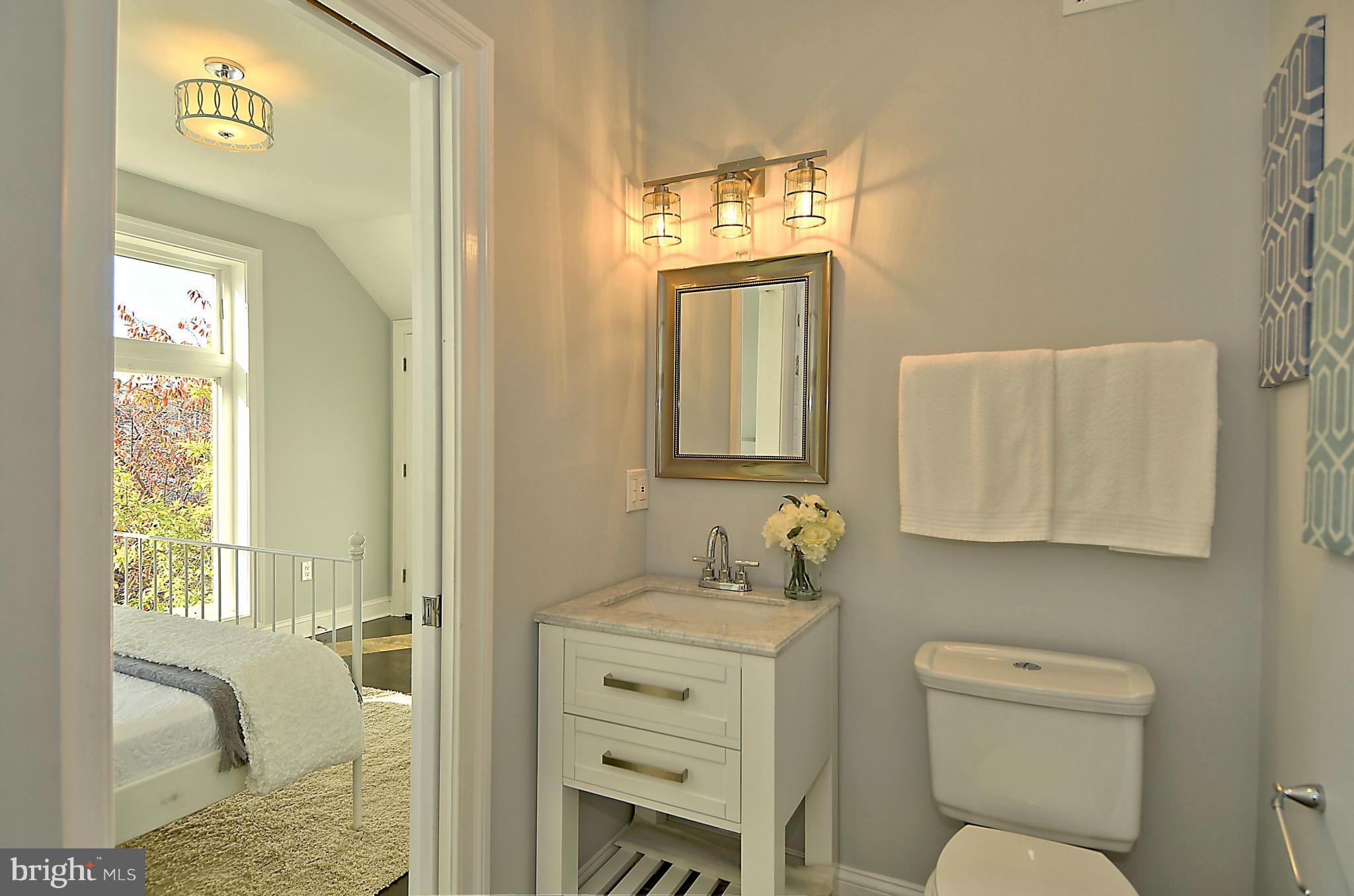 620 6th Street Northeast Washington, DC 20002 - Photo 14 of 30 Jack and Jill Bath