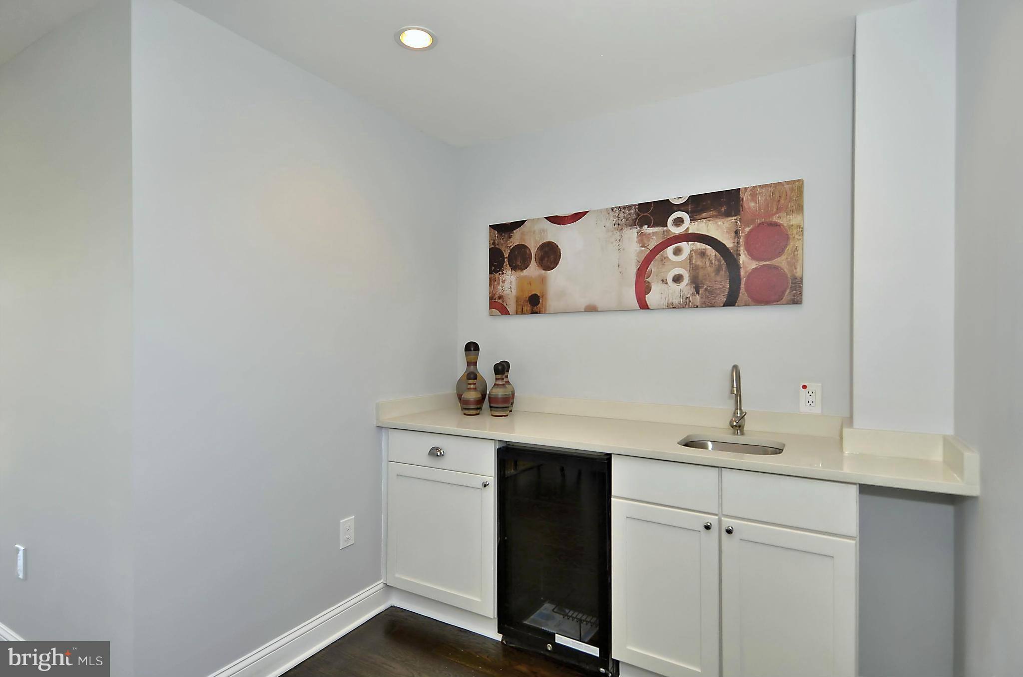620 6th Street Northeast Washington, DC 20002 - Photo 16 of 30 Top floor wet bar in bonus room