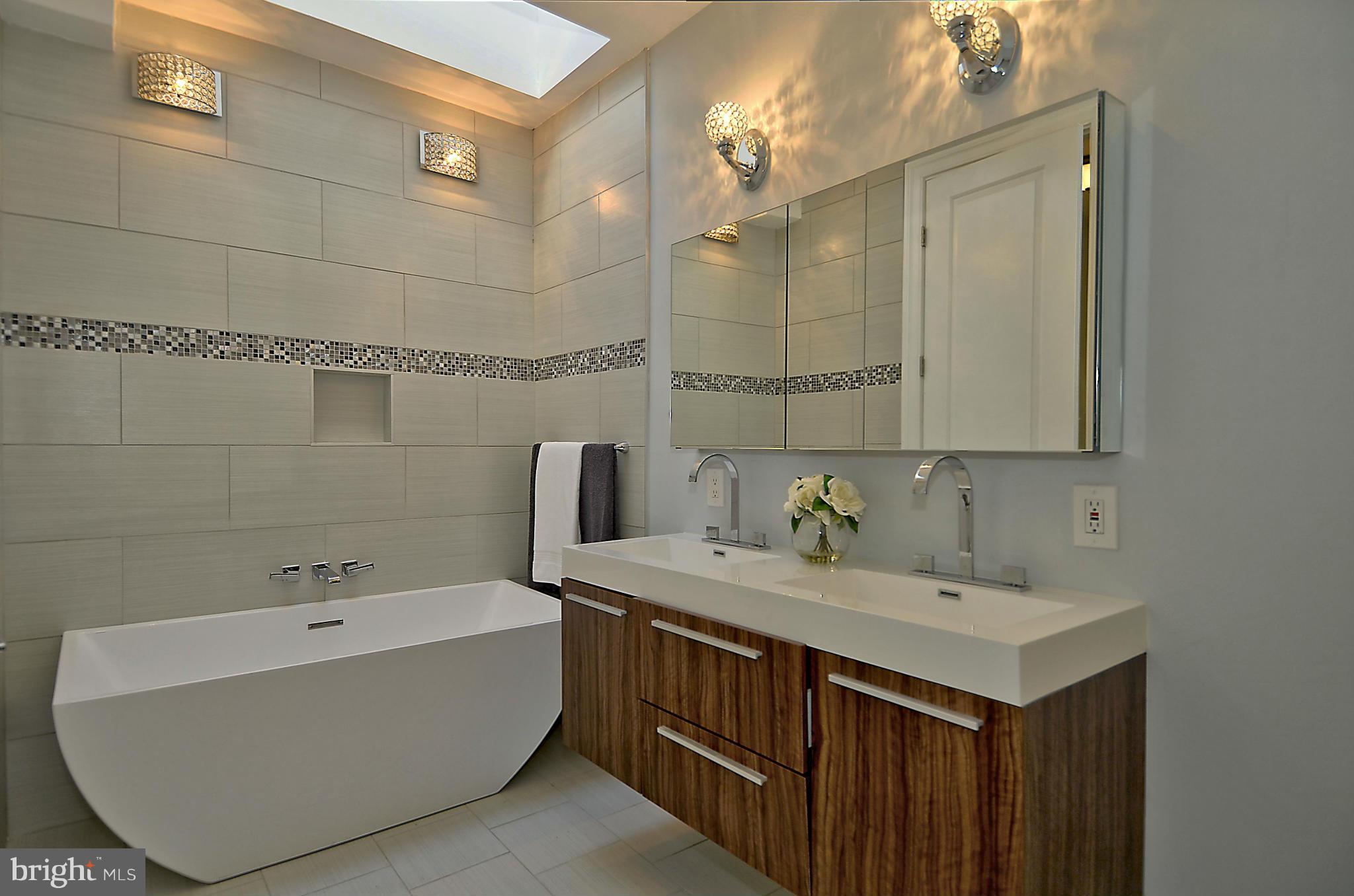 620 6th Street Northeast Washington, DC 20002 - Photo 10 of 30 Master Bath with Soaking Tub