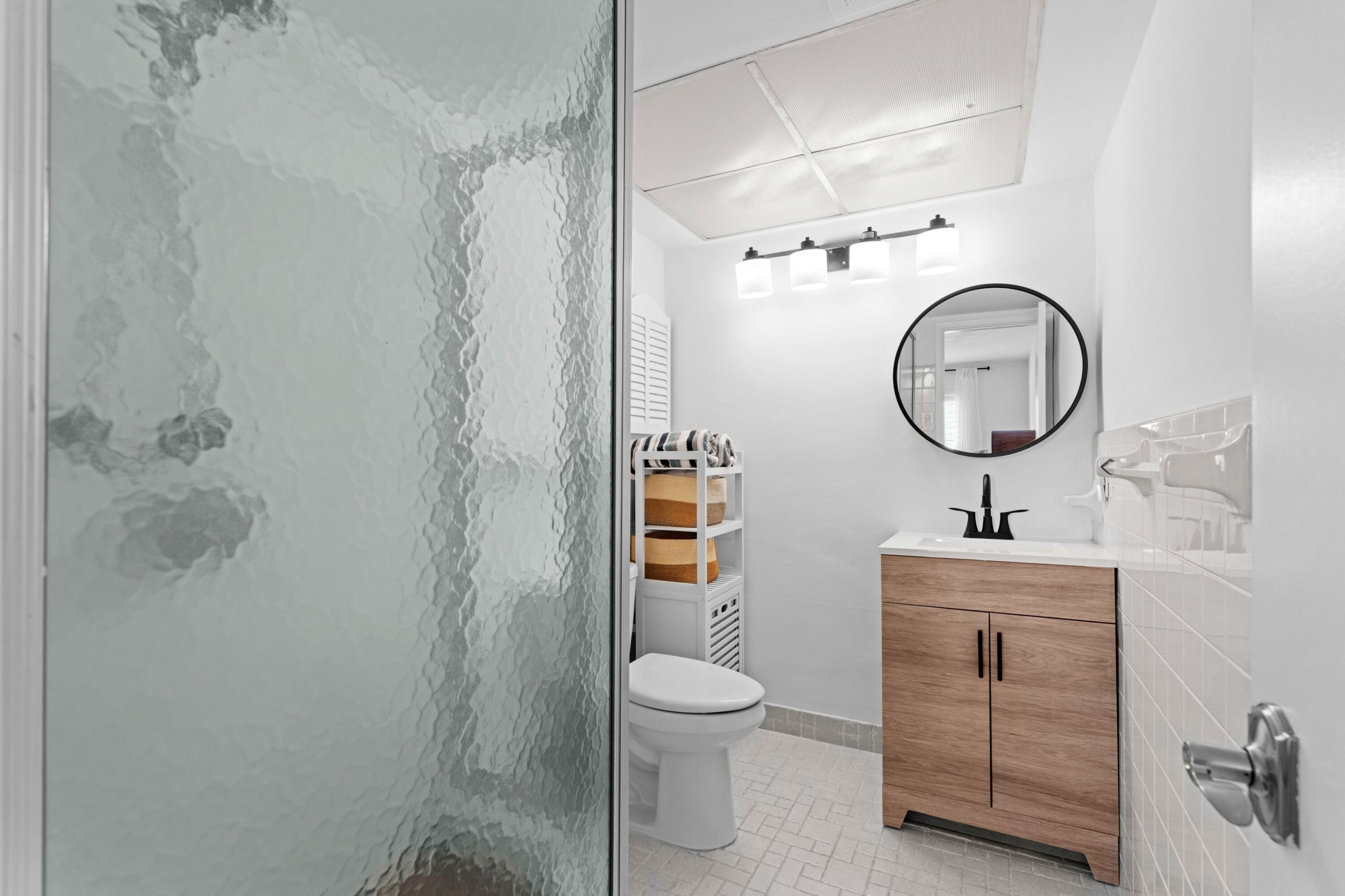 801 North Riverside Drive, Unit 7B Pompano Beach, FL 33062 - Photo 13 of 35 Bathroom 1