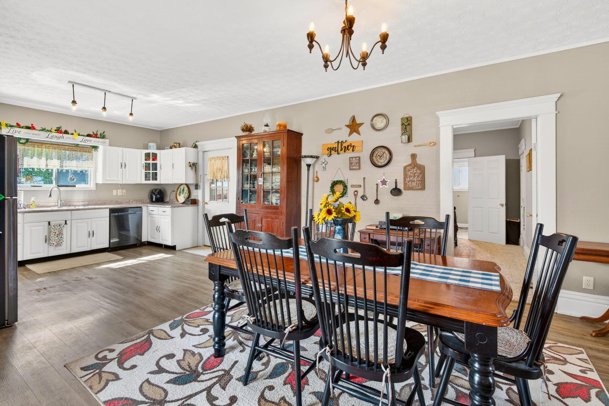 283 State Street Jackson, OH 45640 - Photo 12 of 26 18. Dining Room 4
