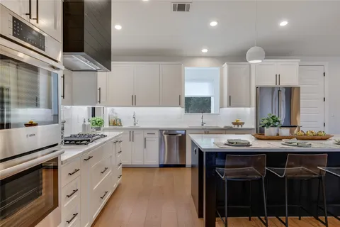 $998,000 | 432 Venture Boulevard South, Point Venture, TX 78645