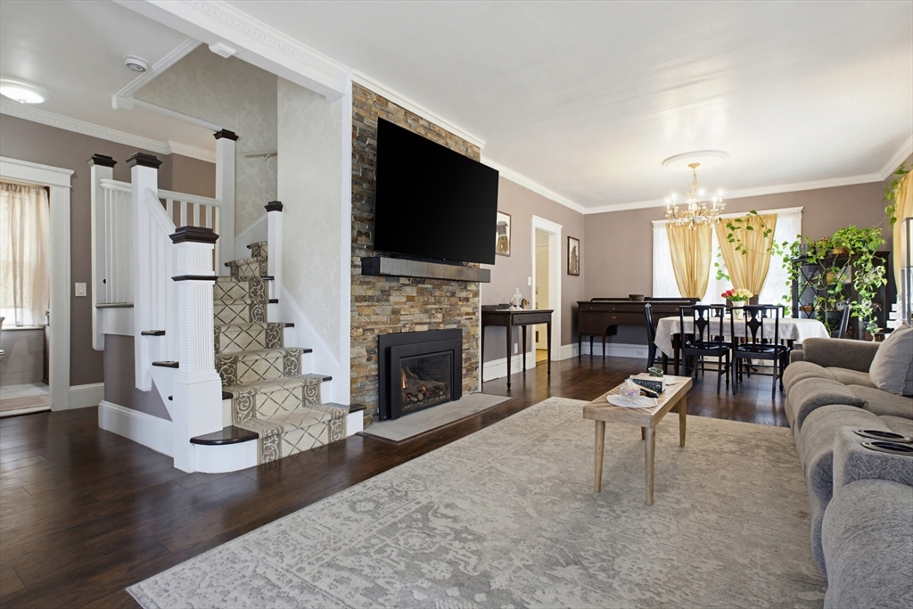 4 Hamill Road Worcester, MA 01602 - Photo 3 of 35