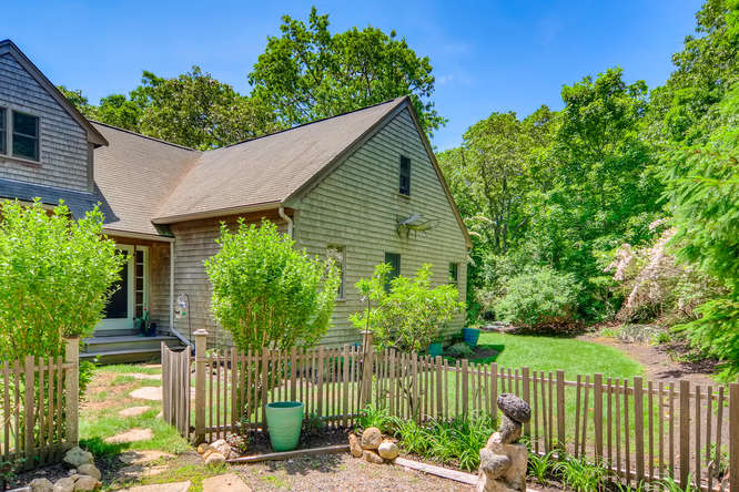 8 B Clambelly Road Chilmark, MA 02535 - Photo 2 of 31 Gallery Image 2