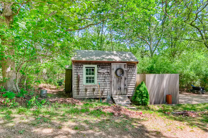 8 B Clambelly Road Chilmark, MA 02535 - Photo 29 of 31 Gallery Image 29
