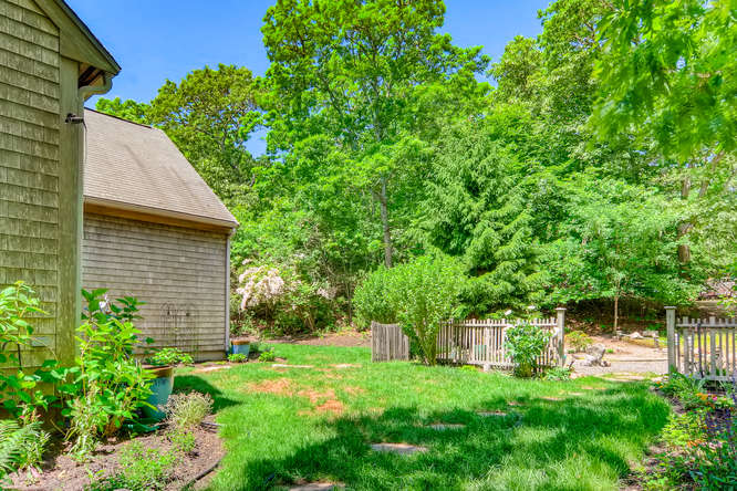 8 B Clambelly Road Chilmark, MA 02535 - Photo 3 of 31 Gallery Image 3